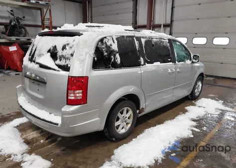 2008 Chrysler Town & Country Touring from USA, damaged, VIN 2A8HR54PX8R129192